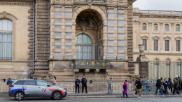 В аэропорту Парижа задержали подозреваемого по делу об ограблении Лувра