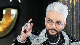 «Эпоха — фэшн»: дочь Киркорова начала выносить вещи из его гардероба