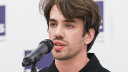 «Мы увидели окровавленную голову»: Хмельницкий о съемках «Алисы в Стране чудес»