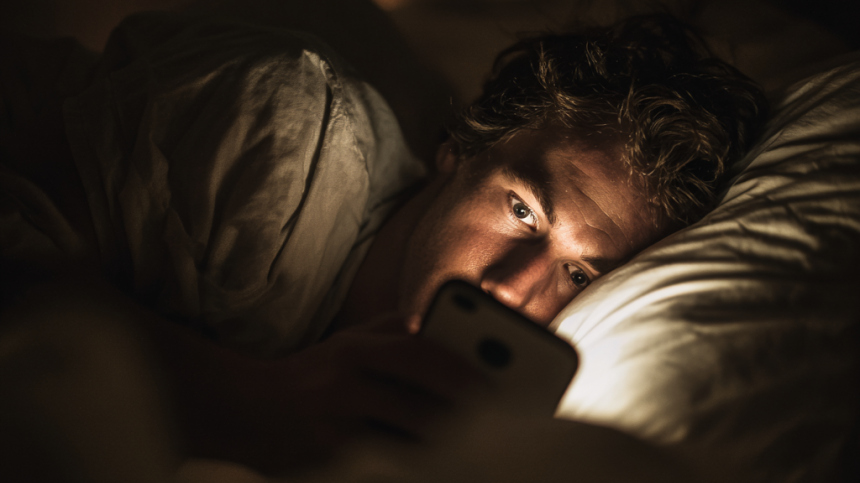 Почему не получается заснуть ночью — мнение врача