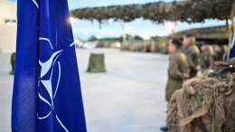 Лавров: страны НАТО убеждают США отказаться от мирной инициативы по Украине