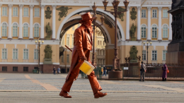 «Лжецари и разводилы»: наглые аниматоры преследуют туристов в Петербурге