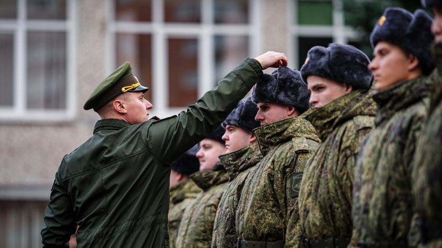 Совфед утвердил закон о круглогодичном призыве в армию