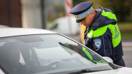 Без вины виноватый: водителя в Новосибирске лишили прав, спутав его с братом