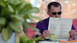 Едим по-русски: использование иностранных слов в меню кафе могут сократить