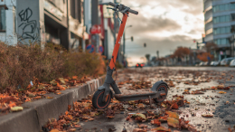 В Сочи восьмилетнего мальчика на электросамокате дважды сбили машины