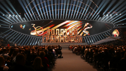 «Любовь спасет мир»: звезды на красной дорожке премии «Золотой граммофон — 2025»