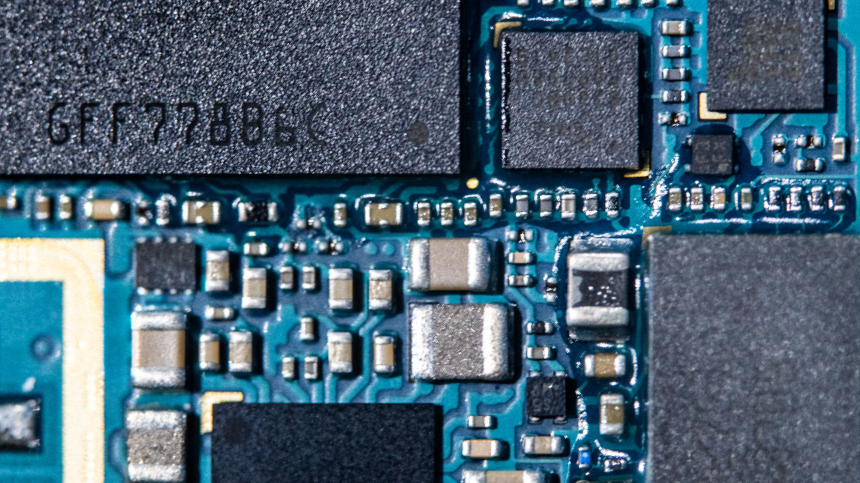 Удалось ли США добиться возобновления поставок чипов из КНР