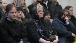 «Мой сын был светлым человеком»: речь мамы Романа Попова на прощании с актером