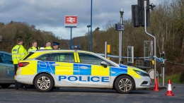 В Британии мужчина с ножом напал на пассажиров поезда