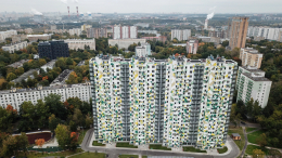 Около 300 жилых домов с цветочницами на фасадах обновили в столице за 10 лет