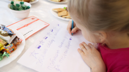 Московские школьники отправили более 15 тысяч писем бойцам СВО к Дню народного единства