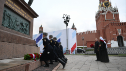 Путин в День народного единства возложил цветы к памятнику Минину и Пожарскому