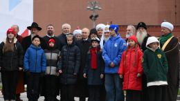 Путин встретился с юными активистами и детьми героев СВО на Красной площади