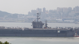 Атомный авианосец США «Джордж Вашингтон» вошел в порт Пусан в Южной Корее