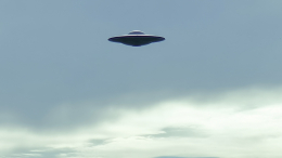 «Поймать НЛО»: мужчина запечатлел загадочный объект над Молебкой в Пермском крае