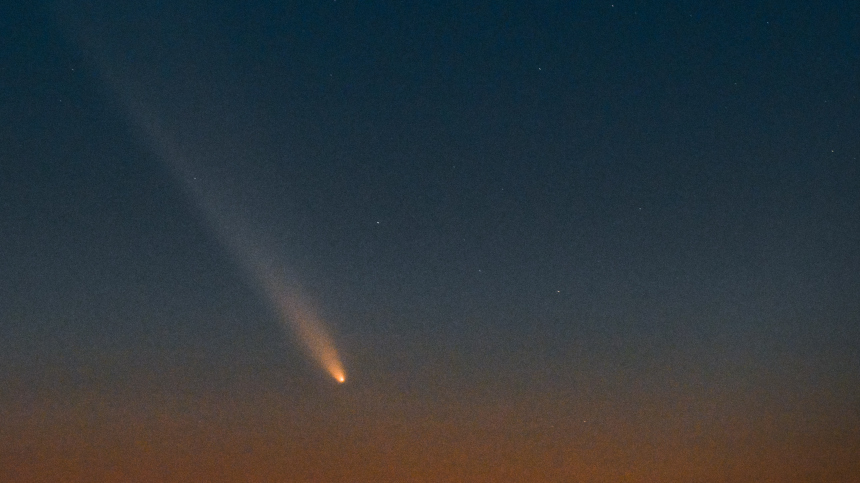 Видео: яркий болид пролетел над Москвой
