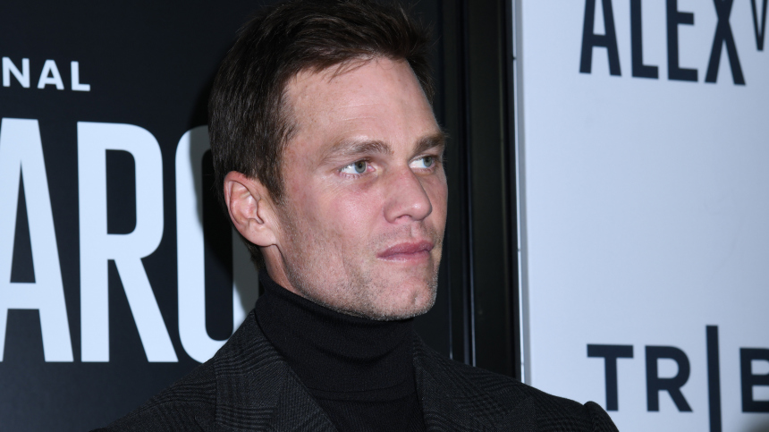 Легендарный игрок НФЛ Том Брэди клонировал свою собаку