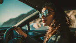 «Повышает самооценку»: как покупка автомобиля влияет на состояние женщины