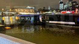 В Москве загорелся речной трамвай