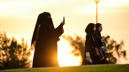 Власти афганской провинции обязали женщин носить бурку для посещения госучреждений