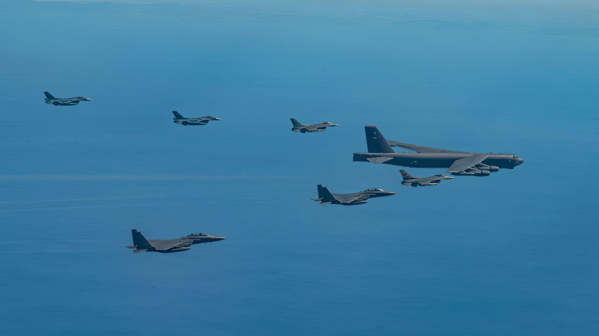 Зачем США перебросили в Европу бомбардировщики B-52H