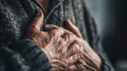 Жгучая боль и одышка: какие симптомы указывают на приближение смерти