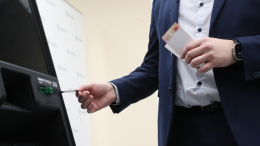 Госдума до конца года примет закон об ограничении числа банковских карт на одного человека