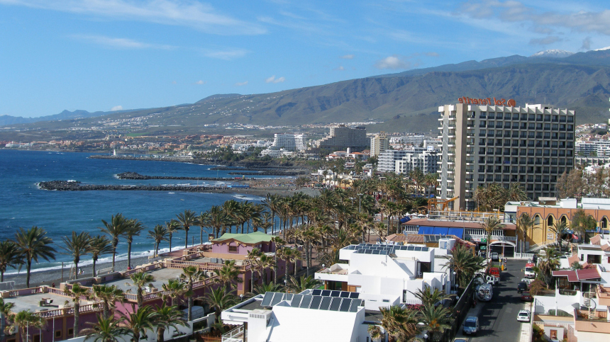 Шокирующие кадры: высокая волна убила троих человек во время шторма на Тенерифе