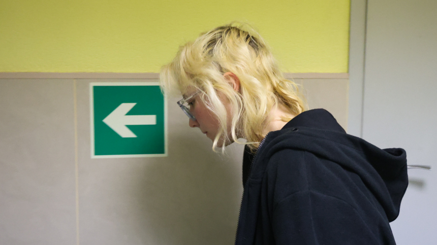 Задержание певицы Логиновой в Санкт-Петербурге