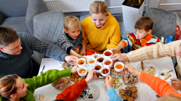 Собянин: почти 95% детей-сирот из Москвы живут в приемных семьях