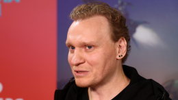 «Практически ничего не видит»: Сафронов о болезни мамы