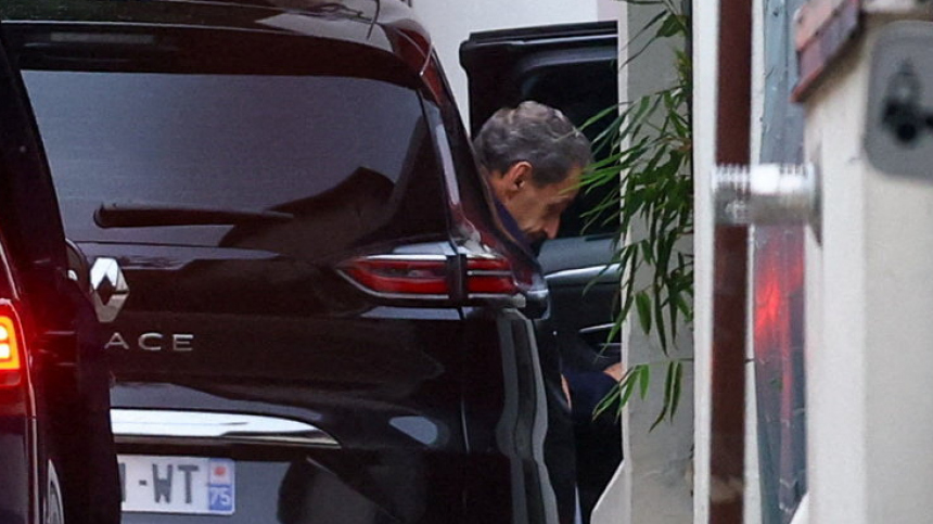 Саркози покинул парижскую тюрьму Санте — видео