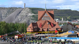 Жители хотят обратно: в Швеции целый город перевезли на пять километров