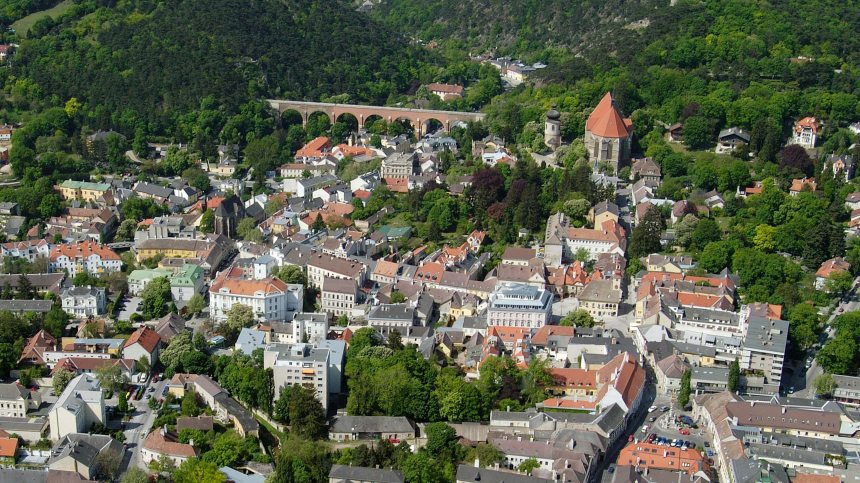 Запись речи Гитлера прервала церемонию в Австрии