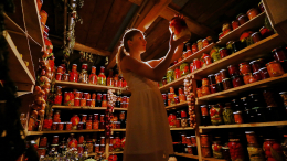 Смертельный яд без запаха и вкуса: почему домашние консервы могут убить