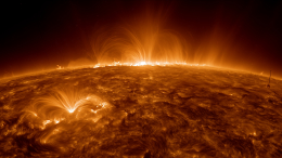 Мощная вспышка на Солнце полностью уничтожила гигантский протуберанец
