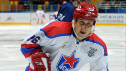 Заслуженная честь для легенды Хабаровска: Могильного ввели в Зал хоккейной славы