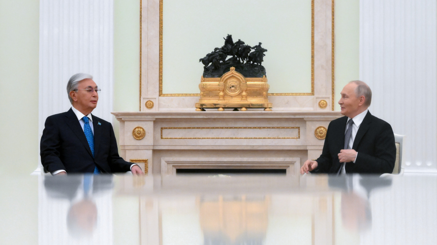 Токаев назвал Путина старшим товарищем