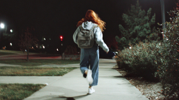 «Собери информацию и беги»: подросток перехитрила серийного убийцу и спаслась