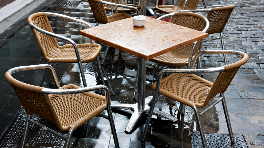 Семеро человек украли более 1100 стульев в Испании