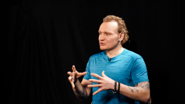 «Всего 50 раз елку нарядить»: Сафронов о скоротечности жизни