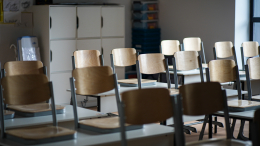 Столичный десятиклассник жестоко избил учительницу прямо на перемене