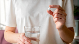 Пустая трата денег: почему популярные витаминные комплексы часто не работают