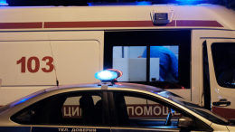 В центре Ростова-на-Дону Mercedes врезался в столб и загорелся