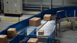 В США сотрудник почты застрял в конвейерной ленте и погиб