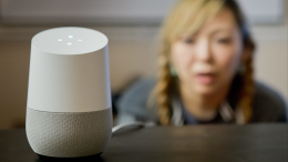 В Роскачестве предостерегли от обсуждения приватных тем рядом с «умными» колонками