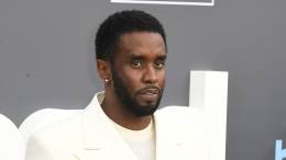 Скандалит и пьет самодельный алкоголь: P. Diddy увеличили тюремный срок
