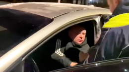 Водитель в Кемерове попытался обмануть сотрудников ГАИ, прикинувшись спящим