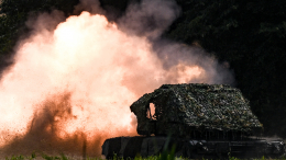 Танки Т-80БВМ сравняли с землей позиции ВСУ. Лучшее видео из зоны СВО
